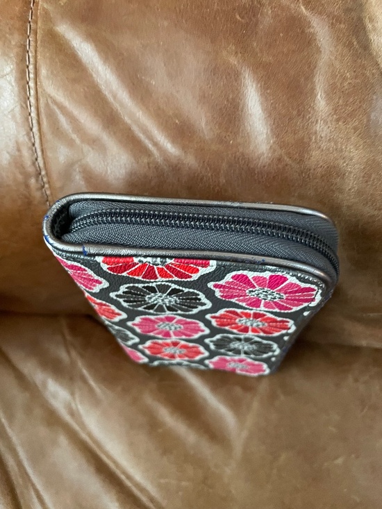 GUC Vera Bradley Retired Cherry Blossom Zip-Around Wallet - Picture 10 of 10